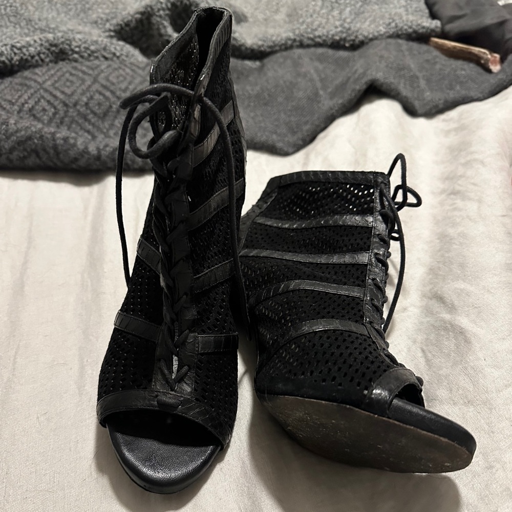 Weekend price blitz!!! Joie lace up booties